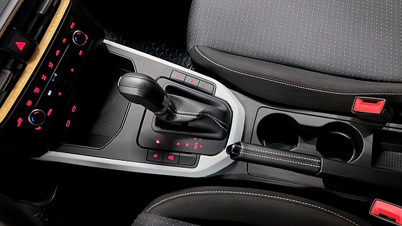 Seat Arona 15 of 20