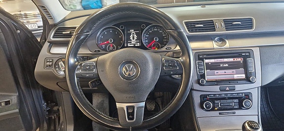 Volkswagen Passat 12 of 20