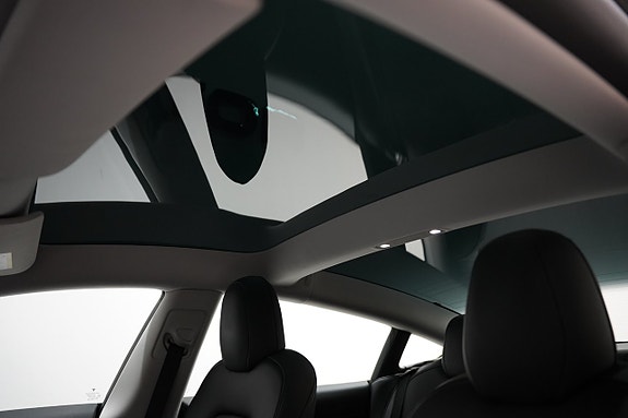 Tesla Model 3 9 of 24