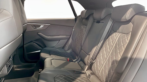 Audi Q8 10 of 11