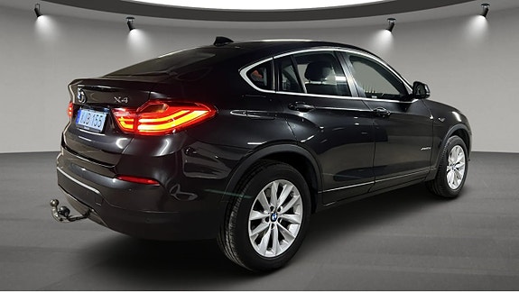 BMW X4 3 of 8