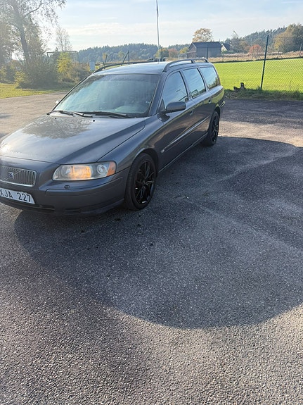 Volvo V70 2 of 8