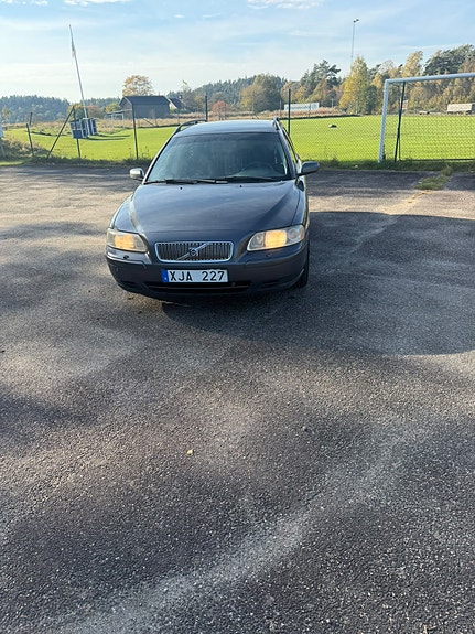 Volvo V70 3 of 8