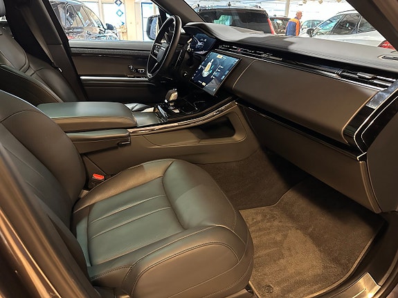 Land Rover Range Rover Sport 4 of 20