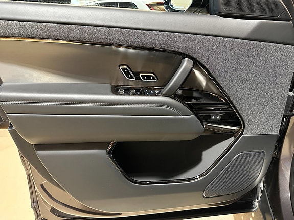 Land Rover Range Rover Sport 16 of 20