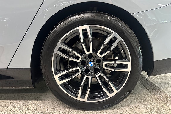 BMW 530e 16 of 19