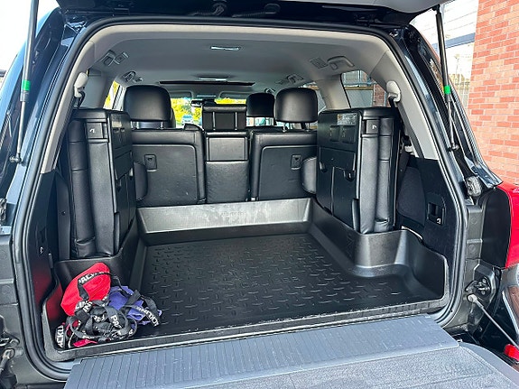 Toyota Land Cruiser 16 of 30