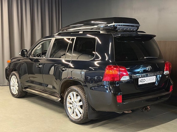 Toyota Land Cruiser 8 of 30