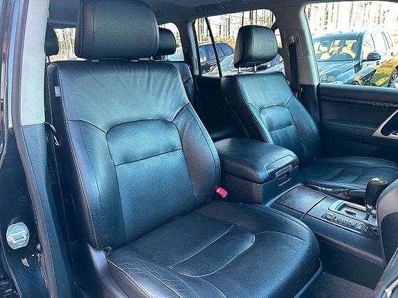 Toyota Land Cruiser 14 of 30