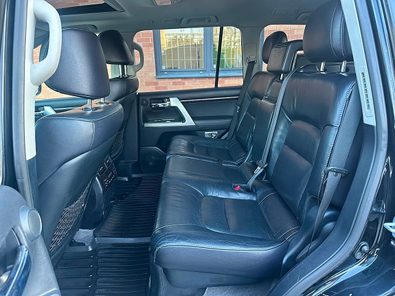 Toyota Land Cruiser 15 of 30