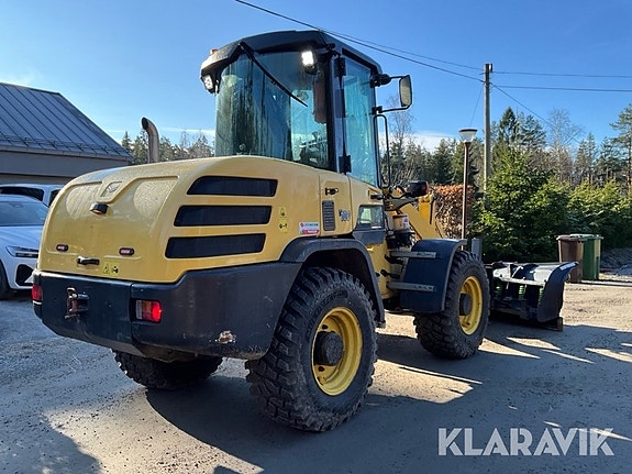 Hjullastare Yanmar V100 med vikplog  och reds 6 of 6