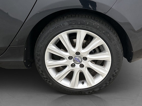 Volvo V40 25 of 27