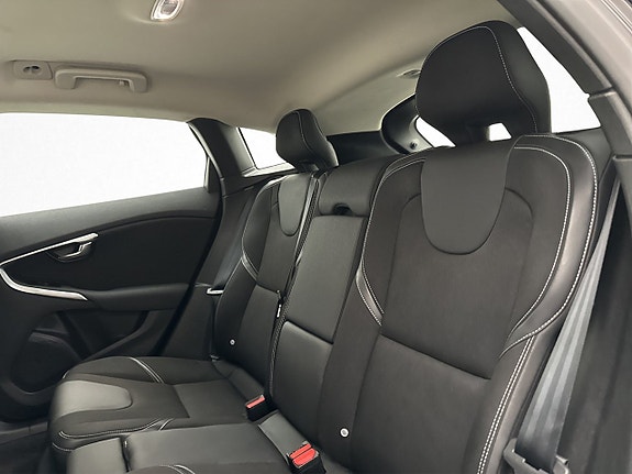 Volvo V40 23 of 27