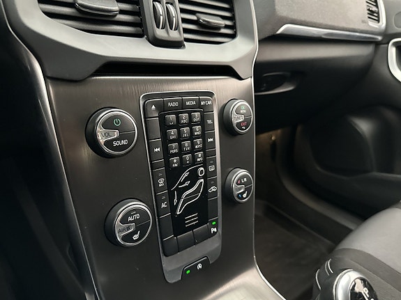 Volvo V40 19 of 27