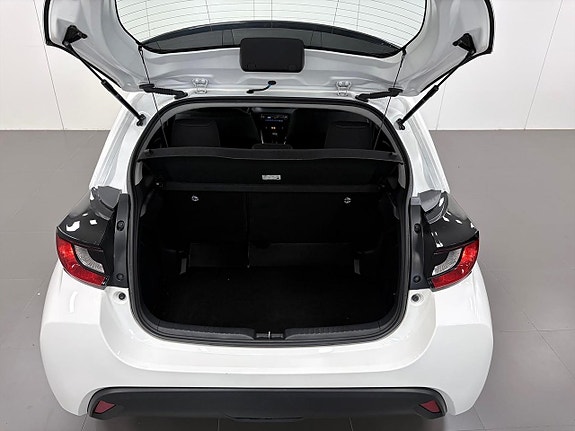 Toyota Yaris 8 of 14