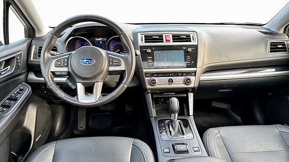 Subaru Legacy Outback 4 of 13