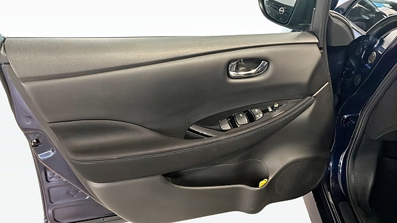 Nissan Leaf 11 of 16