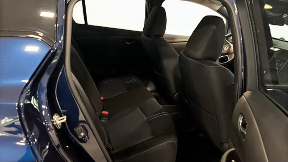 Nissan Leaf 5 of 16