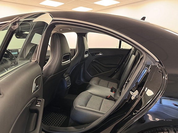 Mercedes-Benz CLA200 12 of 14
