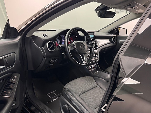 Mercedes-Benz CLA200 3 of 14