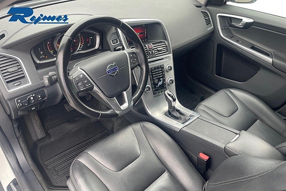 Volvo XC60 8 of 26