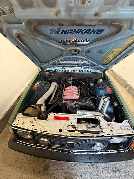 Volvo 244 2 of 5
