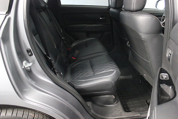 Mitsubishi Outlander 13 of 30