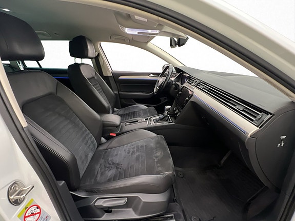 Volkswagen Passat 26 of 30