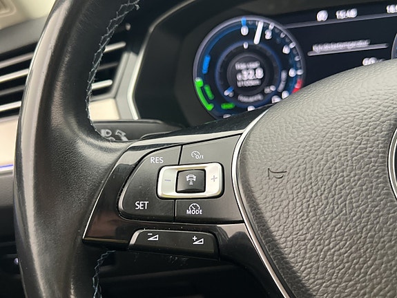 Volkswagen Passat 18 of 30