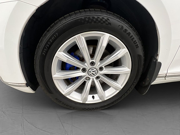 Volkswagen Passat 30 of 30