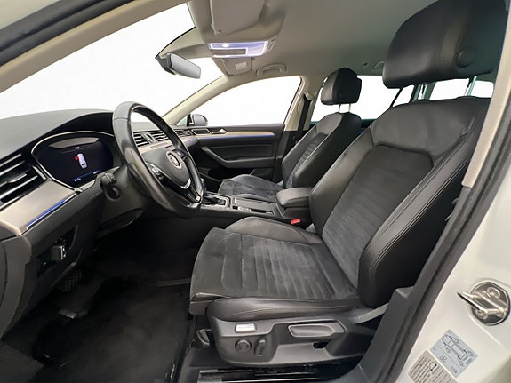Volkswagen Passat 16 of 30