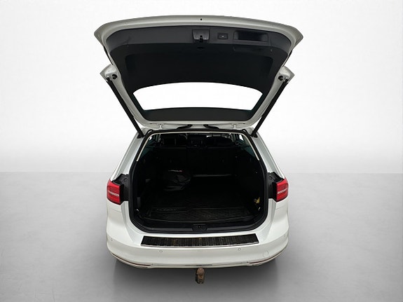 Volkswagen Passat 12 of 30