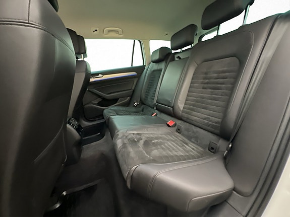 Volkswagen Passat 27 of 30