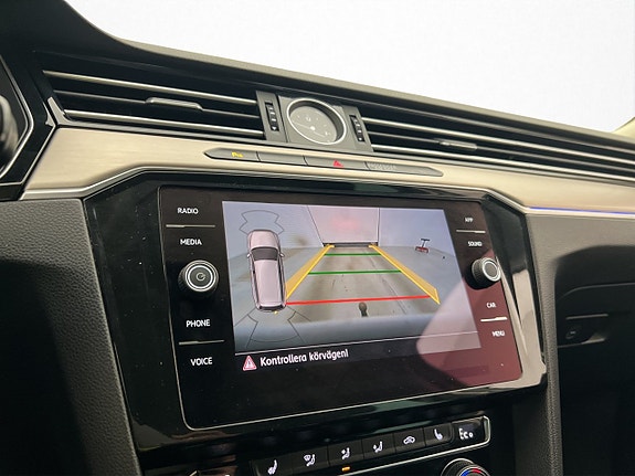 Volkswagen Passat 23 of 30