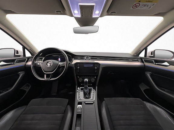 Volkswagen Passat 17 of 30