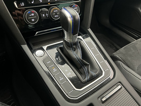 Volkswagen Passat 22 of 30