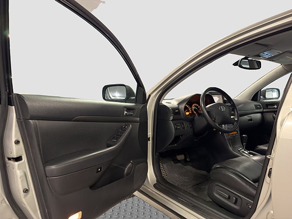 Toyota Avensis 10 of 25