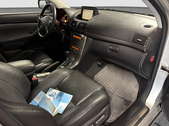 Toyota Avensis 21 of 25