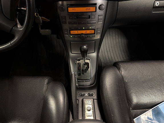 Toyota Avensis 16 of 25