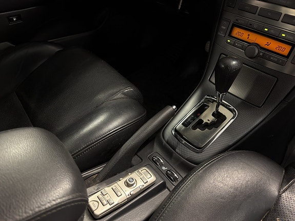 Toyota Avensis 18 of 25