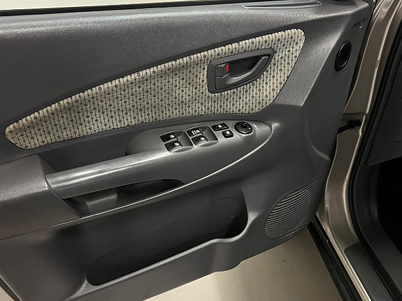 Hyundai Tucson 16 of 26