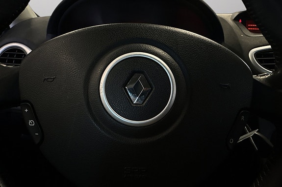 Renault Clio 17 of 21