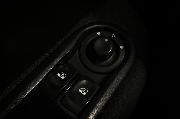 Renault Clio 21 of 21