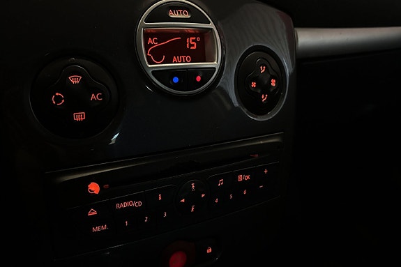 Renault Clio 18 of 21