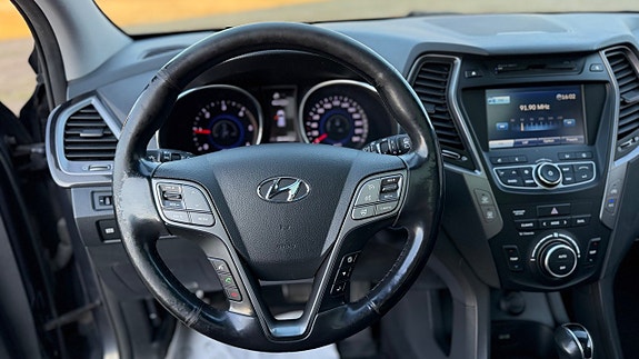 Hyundai Santa Fe 16 of 23