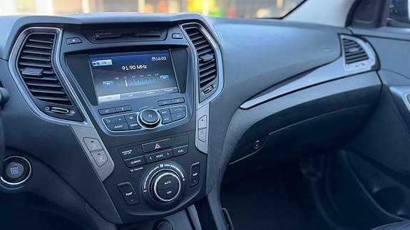 Hyundai Santa Fe 17 of 23