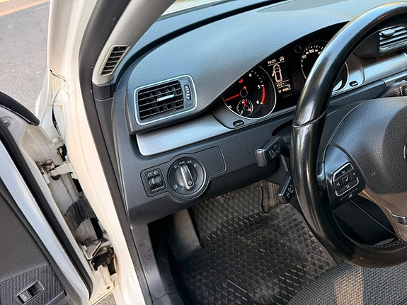 Volkswagen Passat 25 of 25