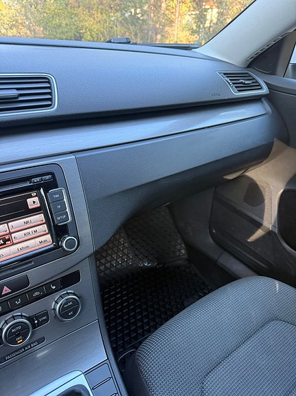 Volkswagen Passat 23 of 25