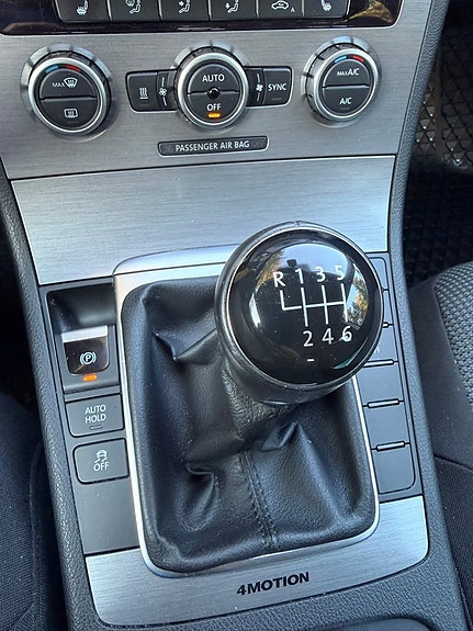 Volkswagen Passat 19 of 25