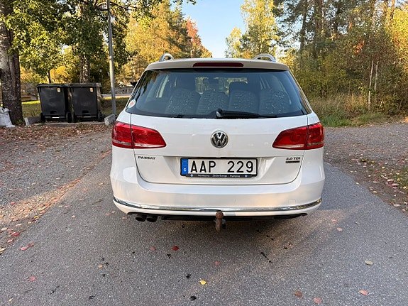 Volkswagen Passat 16 of 25